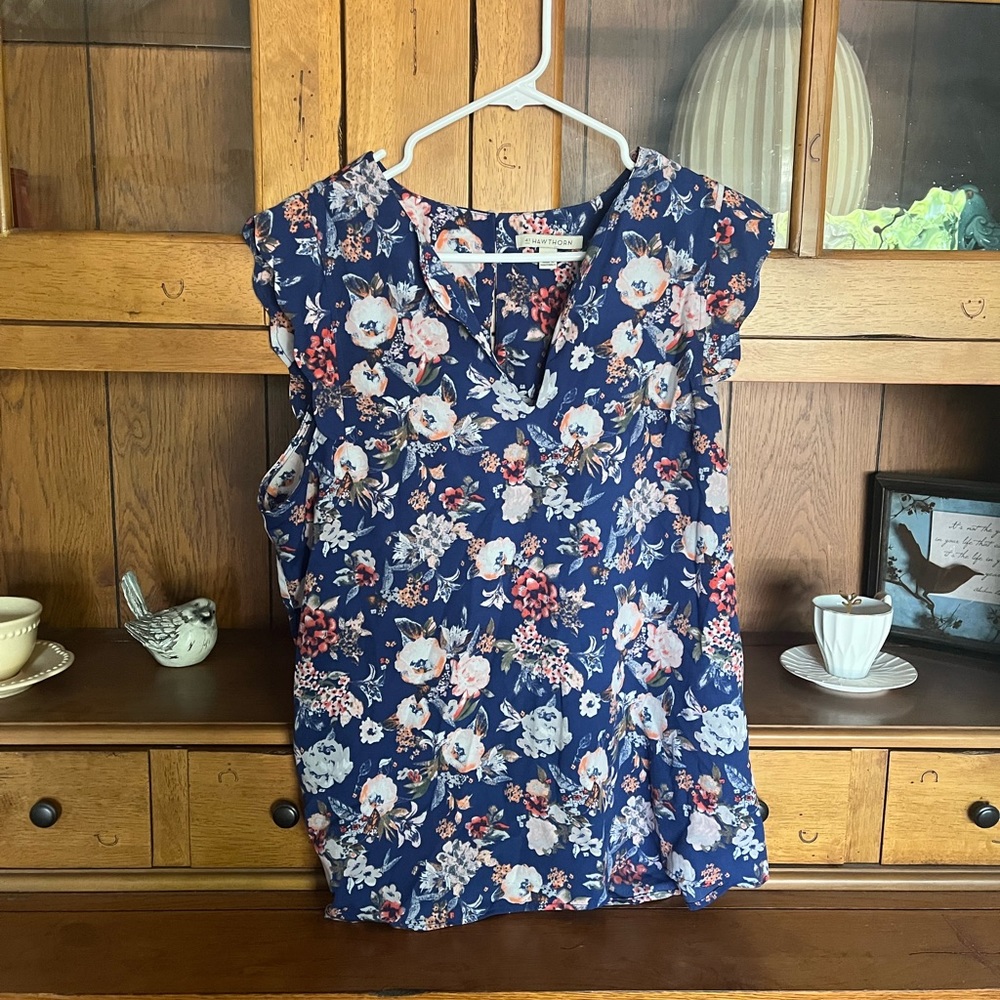 41 Hawthorn cap sleeve blouse, floral, split neck size large,dress up/down, euc